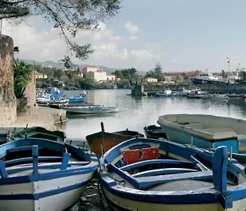 Lägenhetshotell Ognina 4*