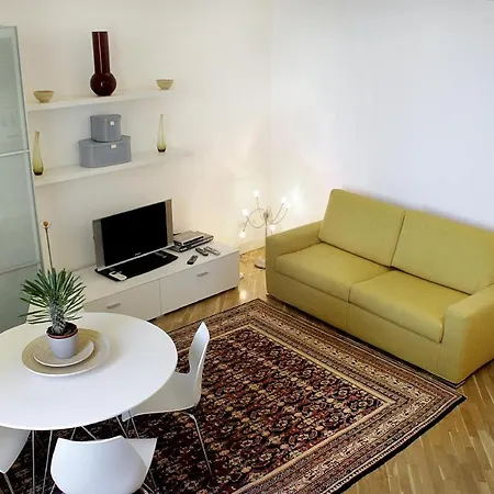 Lägenhetshotell Ognina 4*