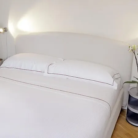 Ognina Lägenhetshotell 4*